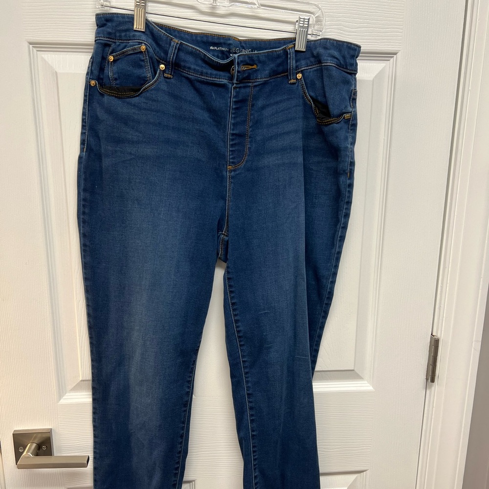 Chicos platinum jegging sz 2 12-14 soft faded